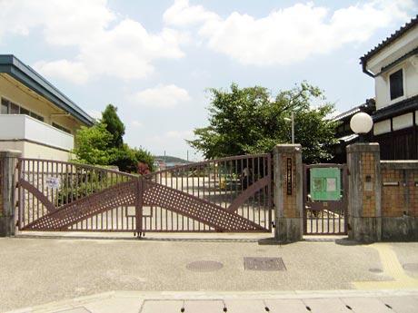 Primary school. Tokiwano about up to elementary school 580m