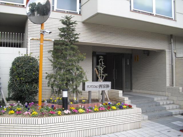 Entrance. Common areas