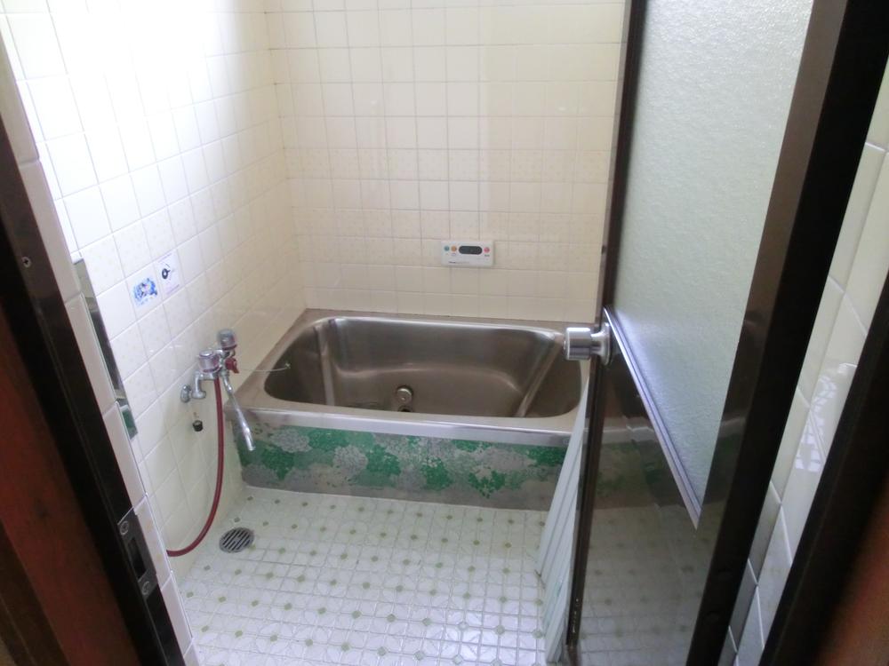 Bathroom. Bathroom (10 May 2013) Shooting