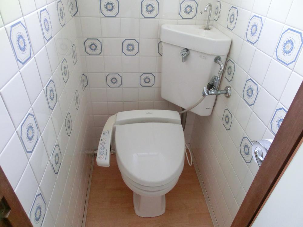 Toilet. Toilet (October 2013) Shooting