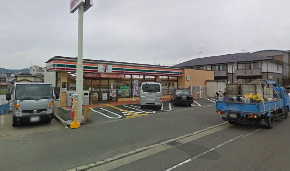 Convenience store. 1m to Seven-Eleven