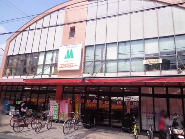 Supermarket. FOOD 90m until SHOP MG Saga car Oriten