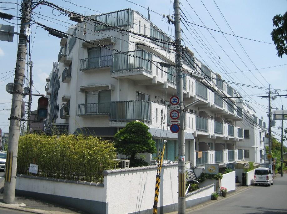 Local appearance photo. Local (10 May 2013) Shooting