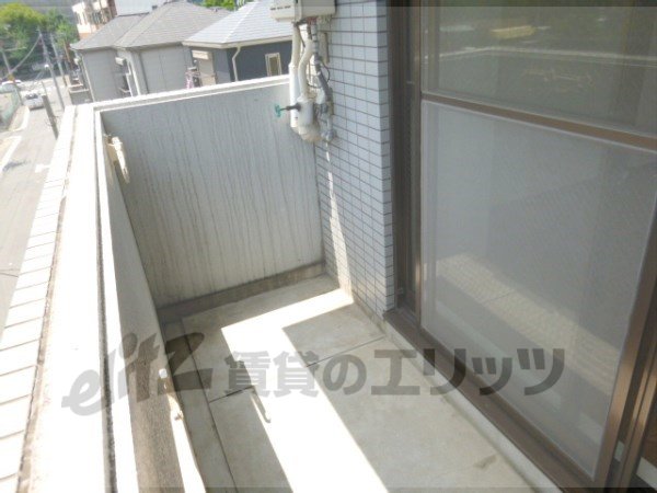 Balcony. Jose and laundry.