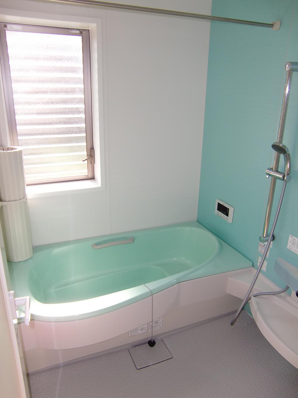 Bathroom. With bathroom ventilation drying heater Also suppresses growth of mold for ventilation also good bright because the window is facing the garden