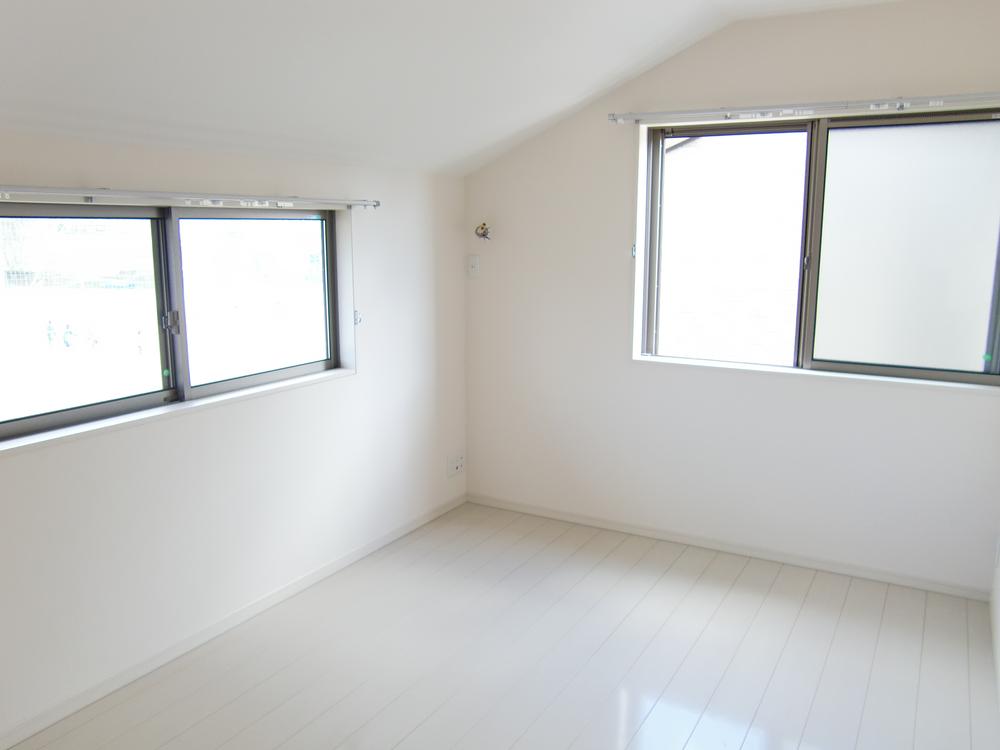 Non-living room. 2F 6 Pledge Northeast room This room is also in the north is ground east side is well-ventilated and good bright because it is away from the building next door