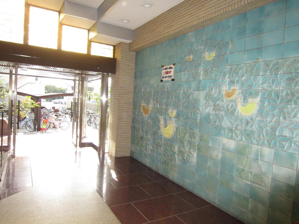 Entrance. Common areas