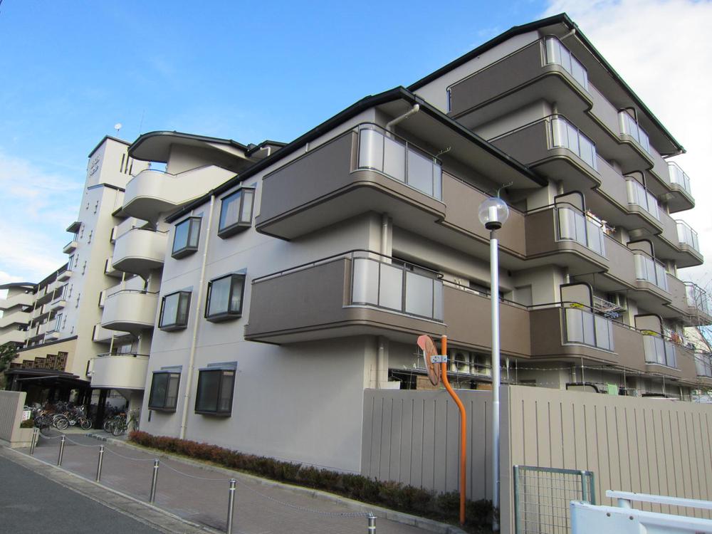 Local appearance photo. Local (12 May 2013) Shooting