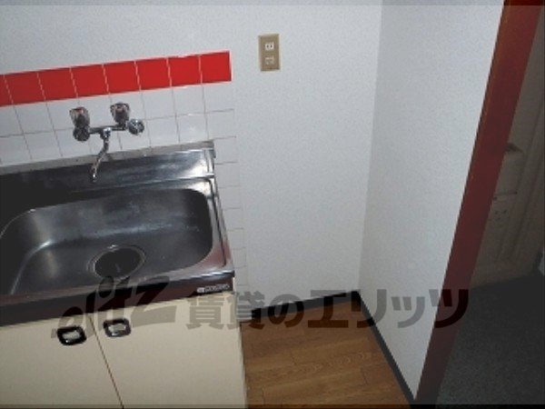 Other room space. Refrigerator yard