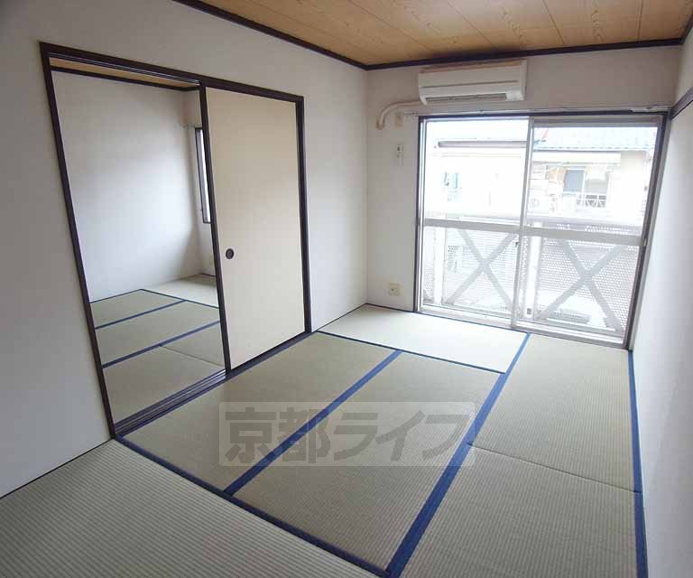 Living and room. Sunny, It is a bright room.