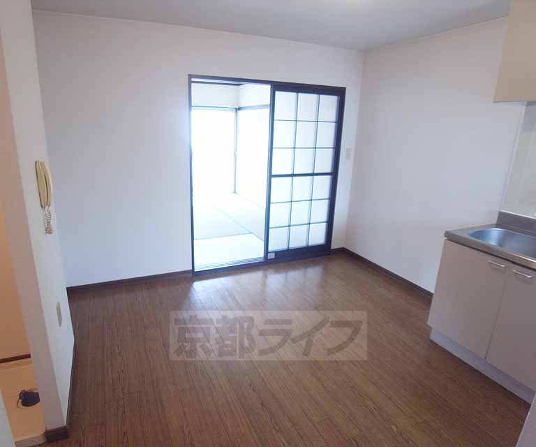 Living and room. Dining part, Is enough work likely to be placed refrigerator, etc..