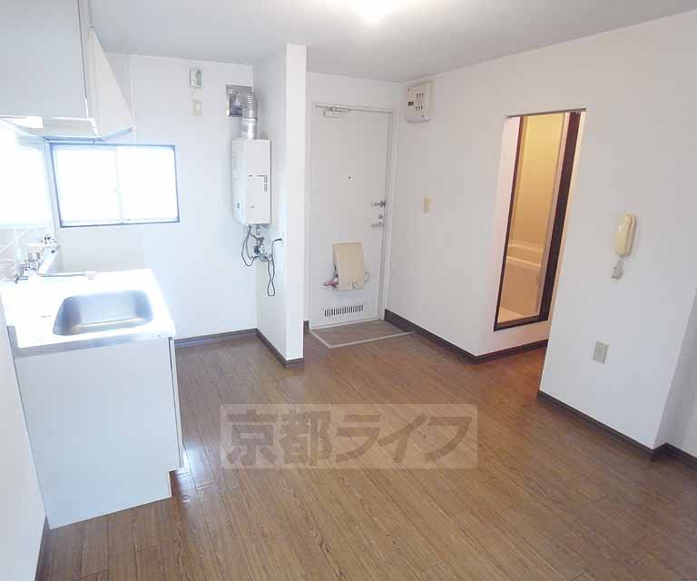 Living and room. You can use the place to go to the bath as a dressing room.