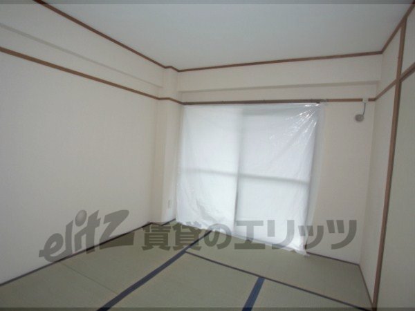 Living and room. Relax in the tatami unique atmosphere!