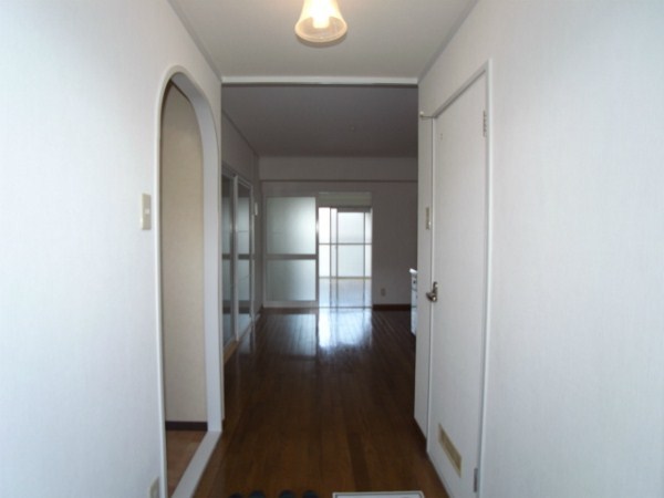 Other room space. Corridor