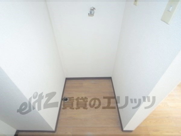 Other room space. Refrigerator yard