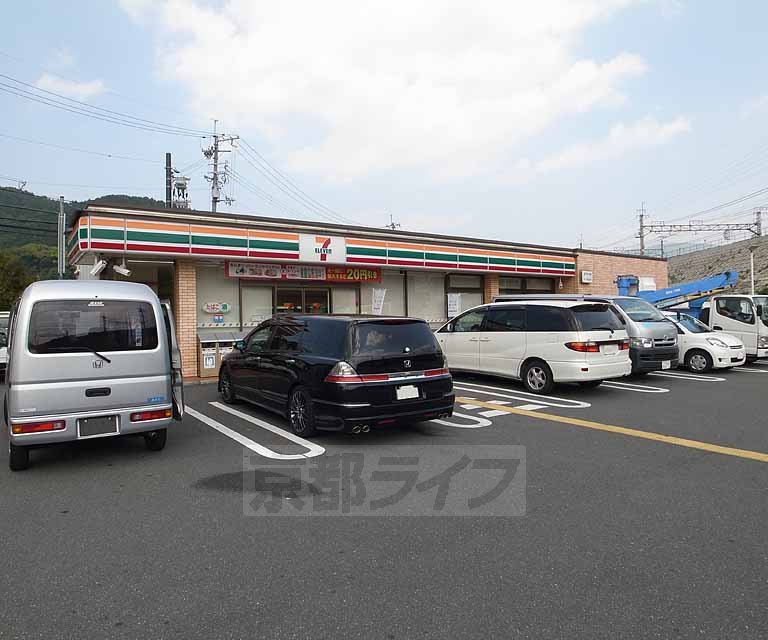 Convenience store. Seven-Eleven Kyoto Sanjo tomb store up (convenience store) 210m