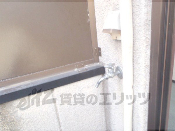 Other room space. Refrigerator yard