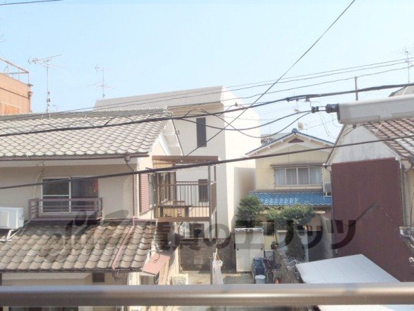 View. Day is good there is no high across from the building.