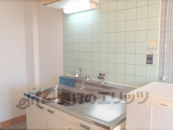 Kitchen. Useful for cooking in the sink of the large kitchen.