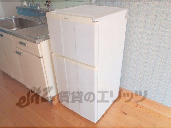 Other room space. Slightly larger refrigerator, Please If you want to use.