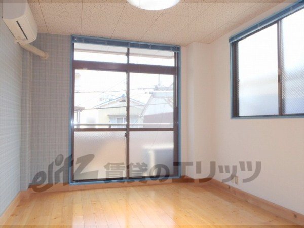 Living and room. Since the corner room 2 Menmado. Ventilation is good.