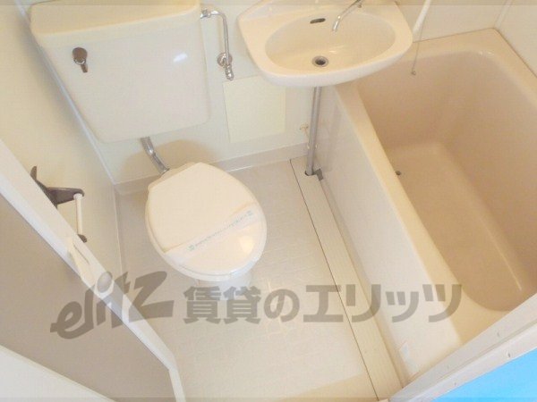 Bath. Is a beautiful unit bus of cleaning settled.