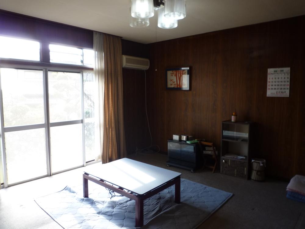 Living. You can stay more comfortable while watching the garden. It can also be used as a guest room