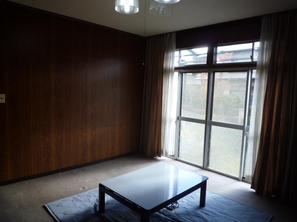 Living. Room facing the 1F south