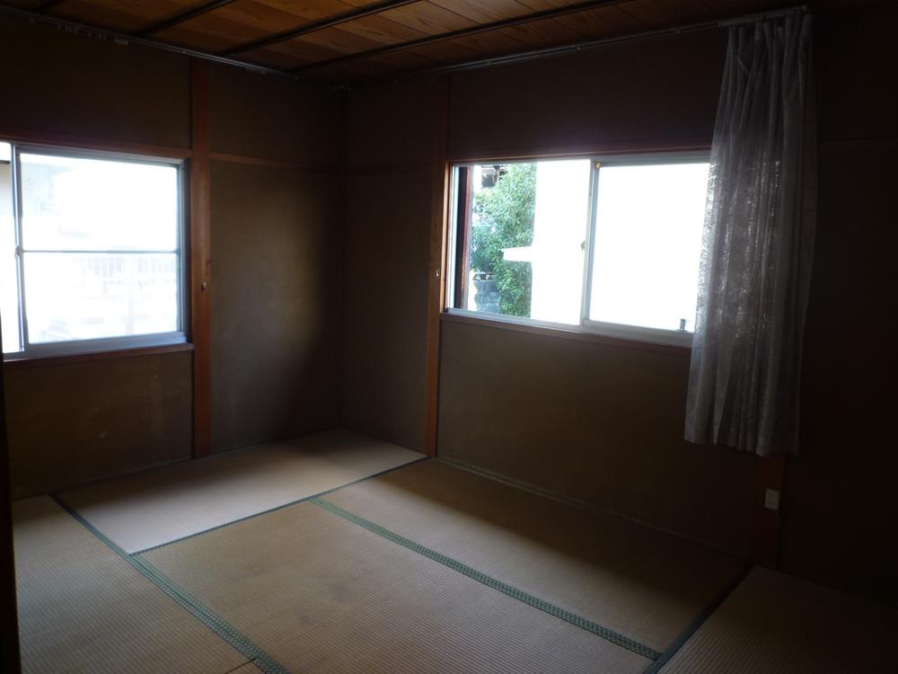 Other introspection. Room facing the 2F north