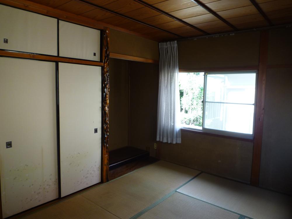 Other introspection. Room facing the 2F north