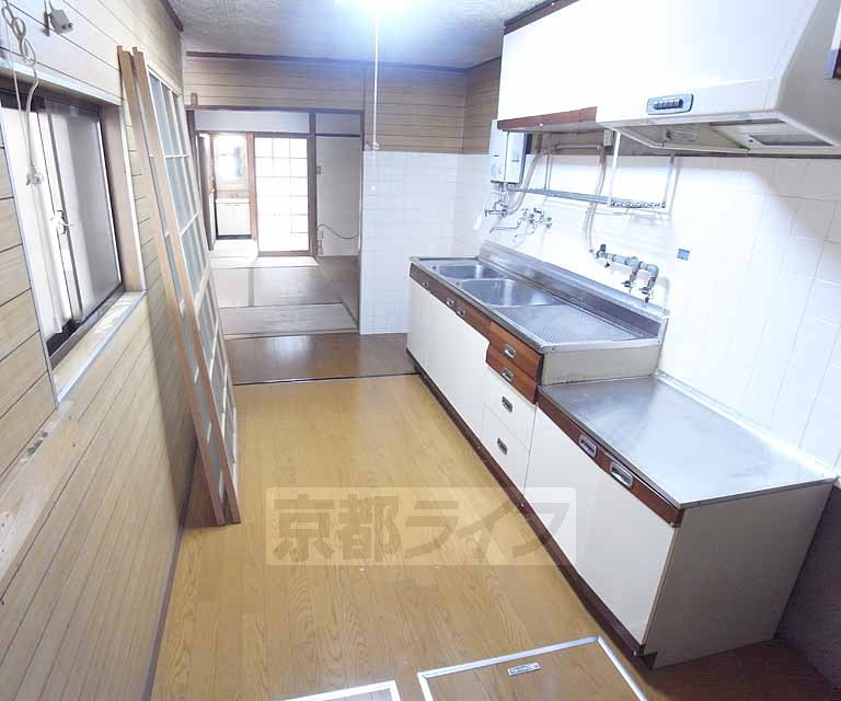 Living and room. Two-burner stove can be installed. .