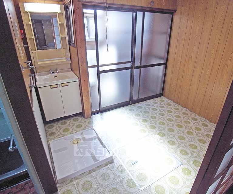 Washroom. There is also a dressing room!