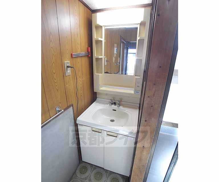 Washroom. Independent wash basin is I am happy ・