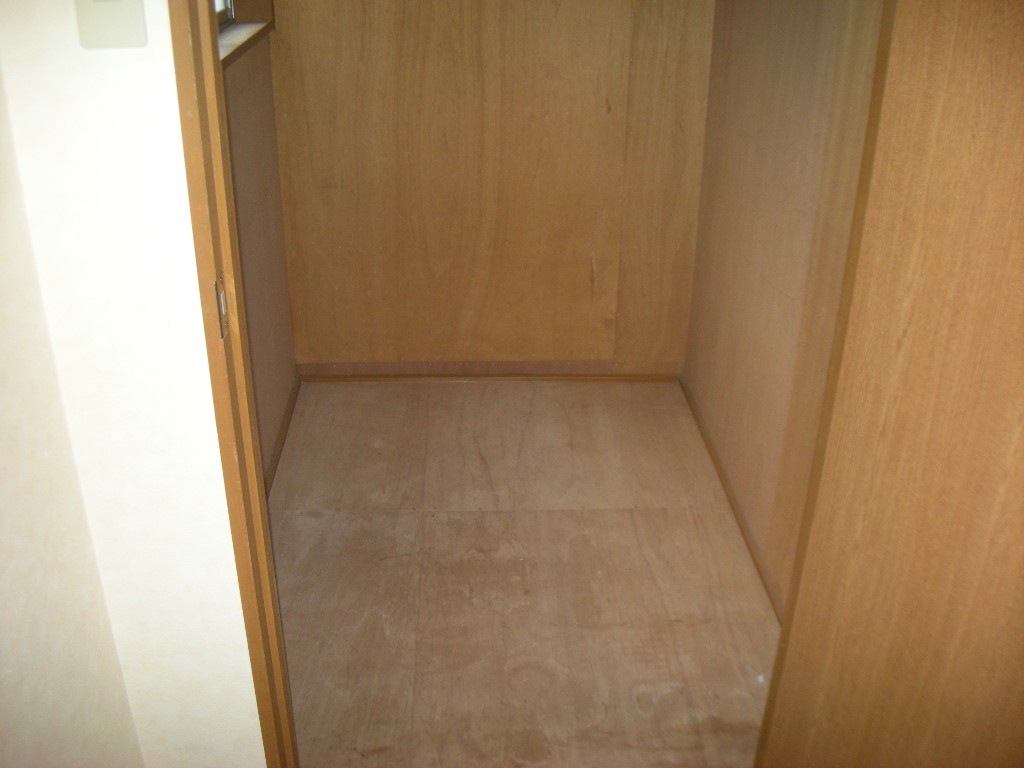 Receipt. Closet (first floor)