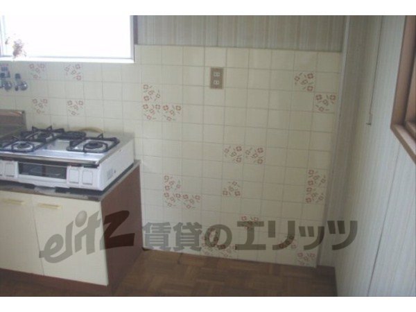 Other room space. Refrigerator yard