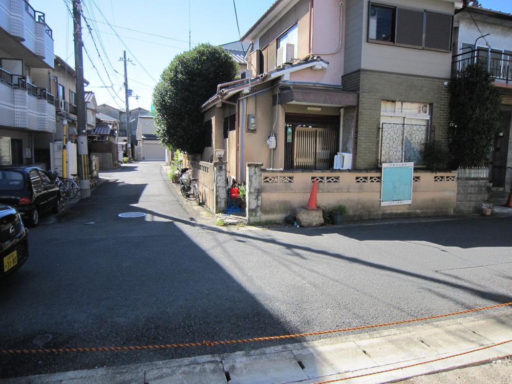 Local photos, including front road. Local (September 2009) Shooting