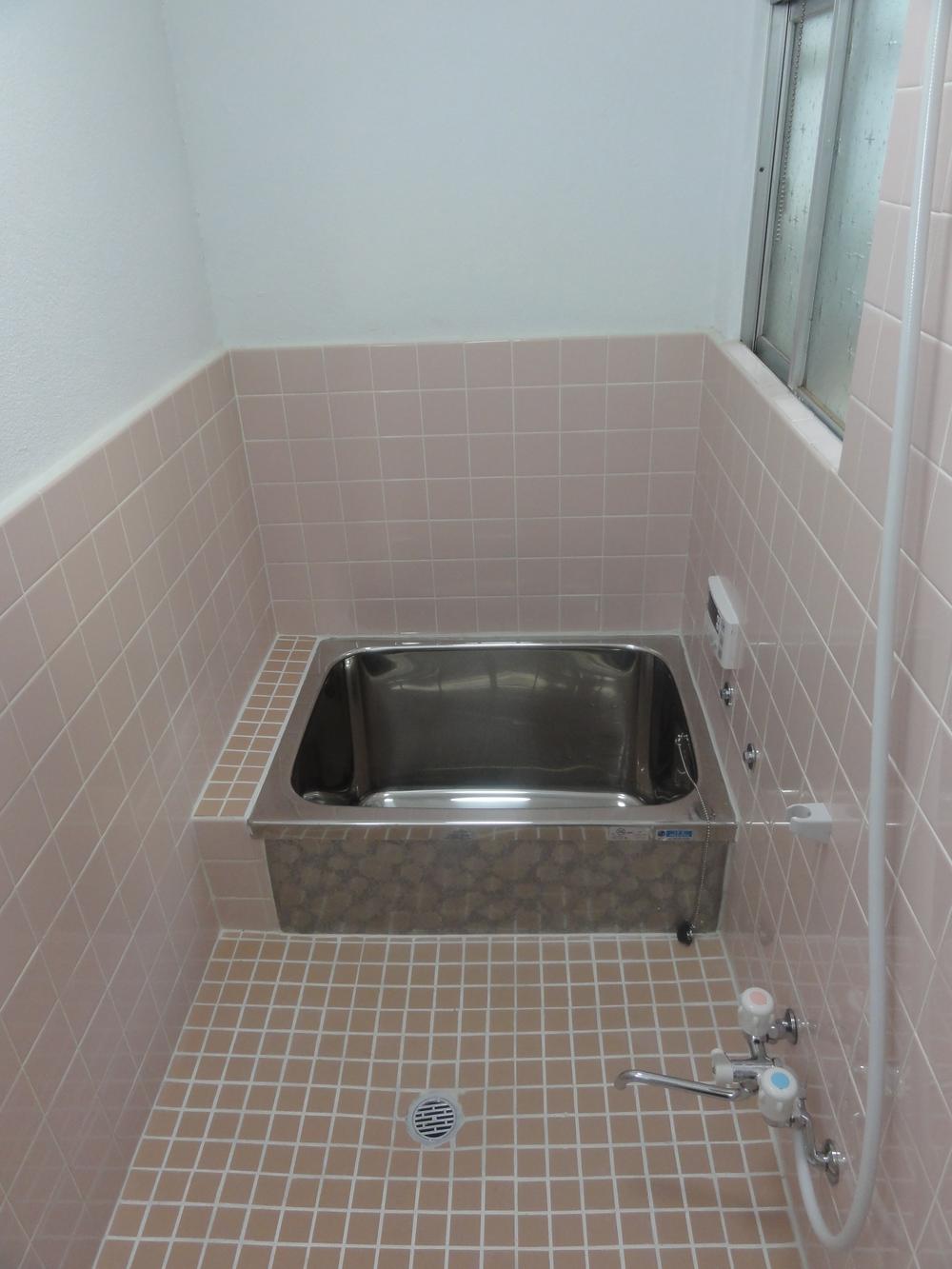 Bathroom. Indoor (12 May 2013) Shooting