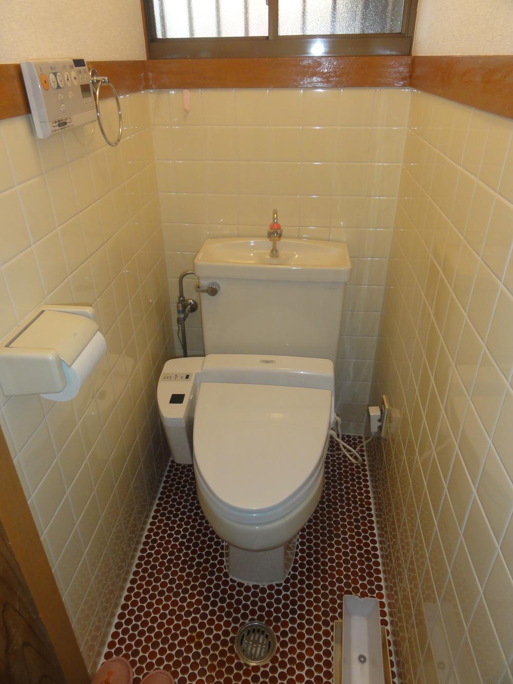 Toilet. Indoor (12 May 2013) Shooting