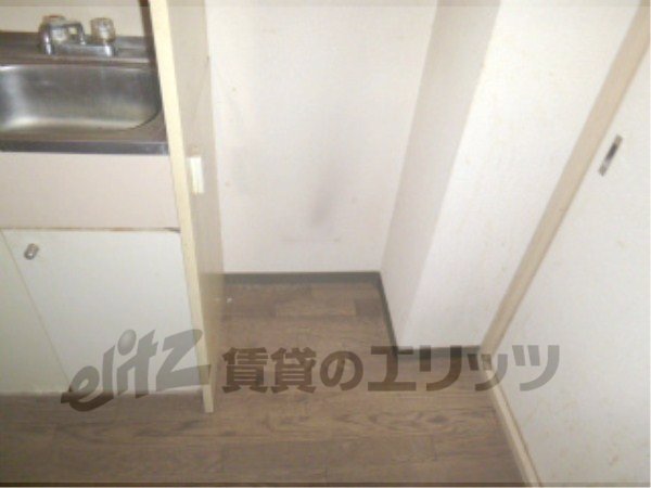 Other room space. Refrigerator yard