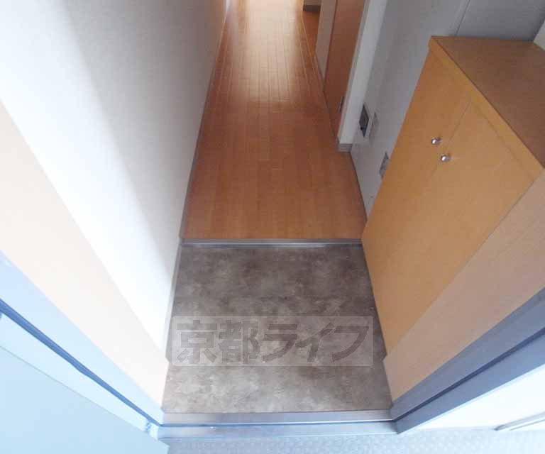 Entrance. Easy step less to enter!