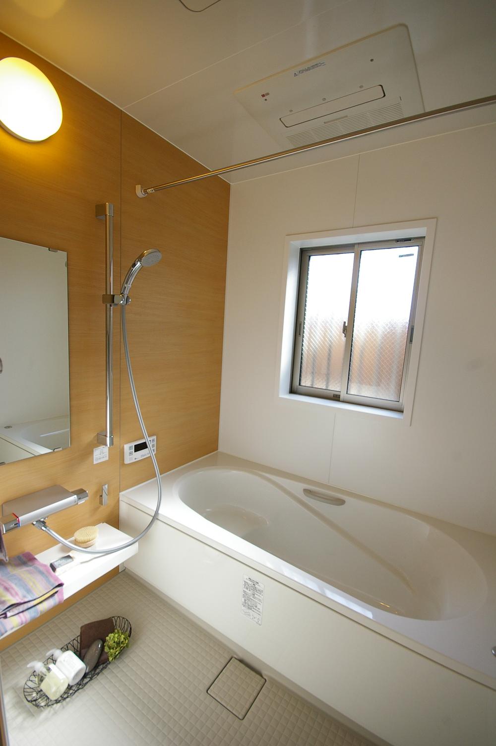 Bathroom. Bathroom with mist Kawakku will be fun time even more comfortable bath time. Also making it difficult to have cold water in the bathtub Samobasu & bath lid. 