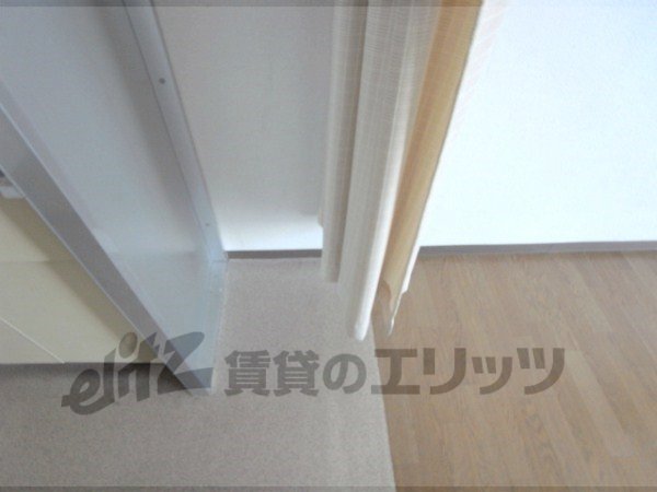 Other room space. Refrigerator yard