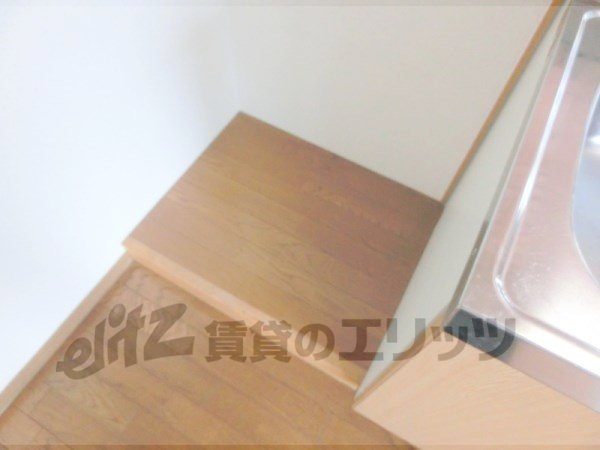 Other room space. Refrigerator yard