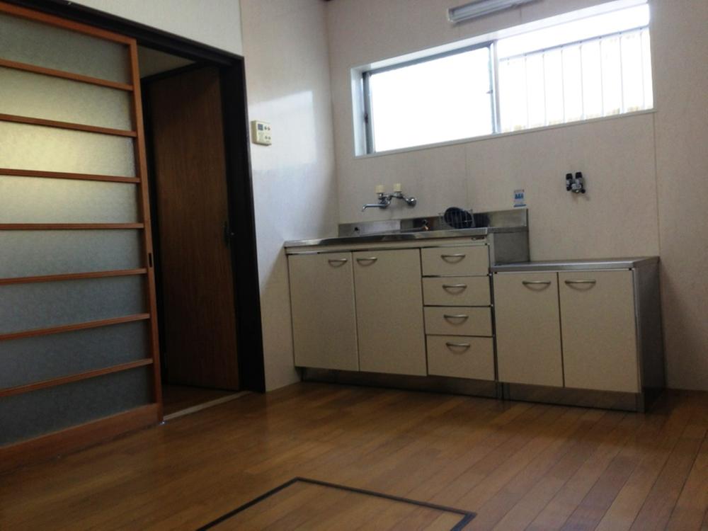 Kitchen. Indoor (11 May 2013) Shooting