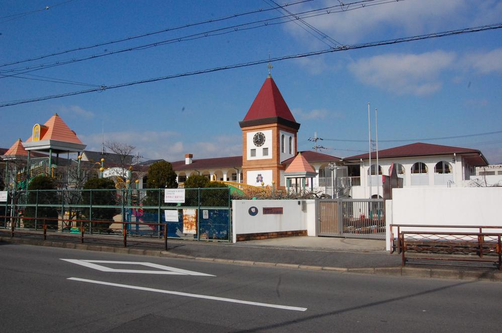 kindergarten ・ Nursery. Violet to kindergarten 826m