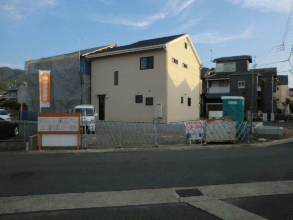 Local photos, including front road. Subdivision of a current state photo