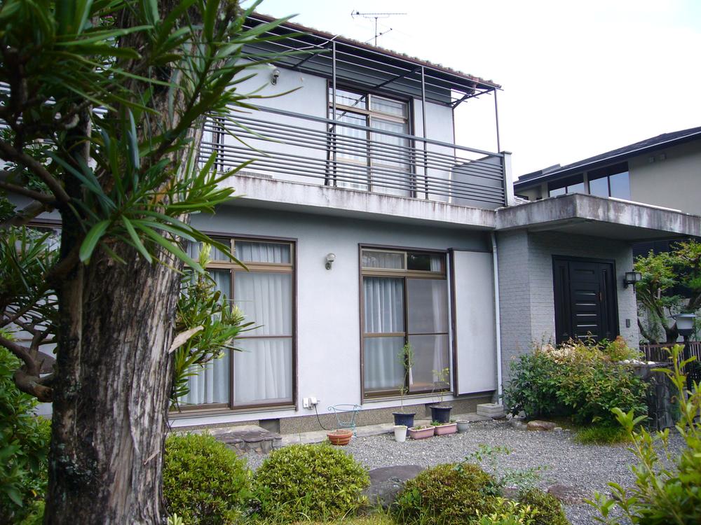 Local appearance photo. It has been used beautifully. 