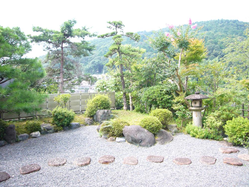 Garden. Vista views from the garden