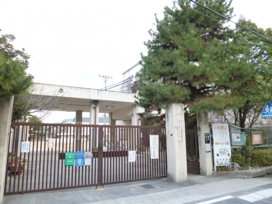 Primary school. 189m to Kyoto Municipal Kagamiyama Elementary School