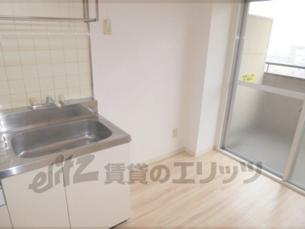 Other room space. Refrigerator yard